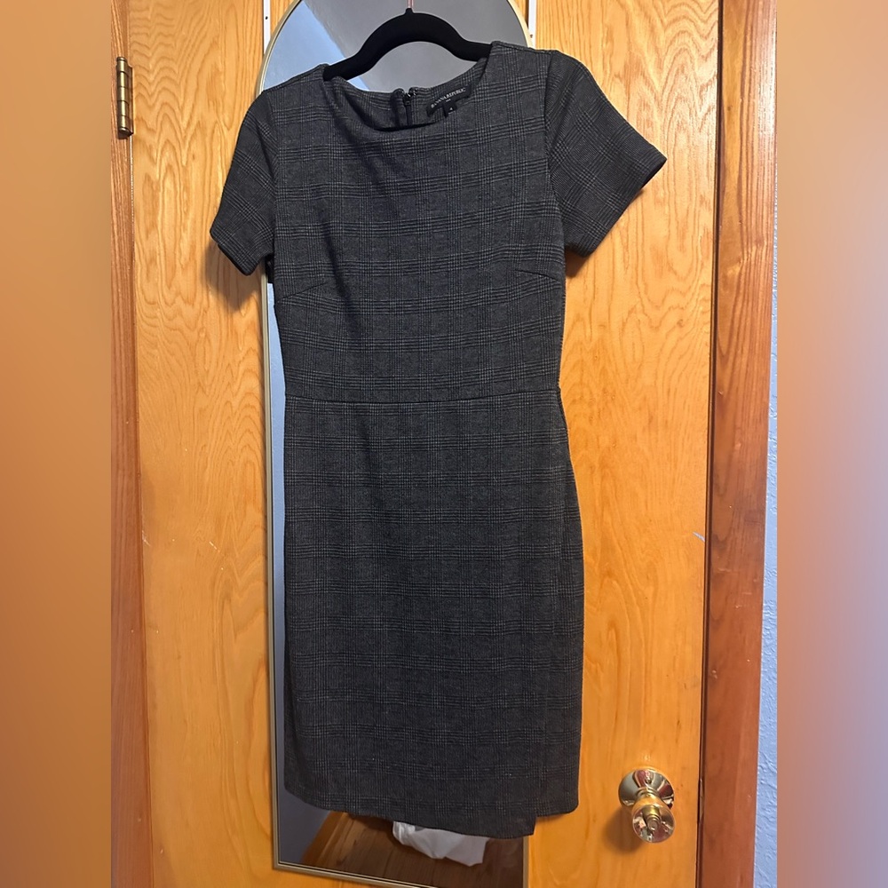 Banana Republic Gray Sheath Dress Short Sleeve
